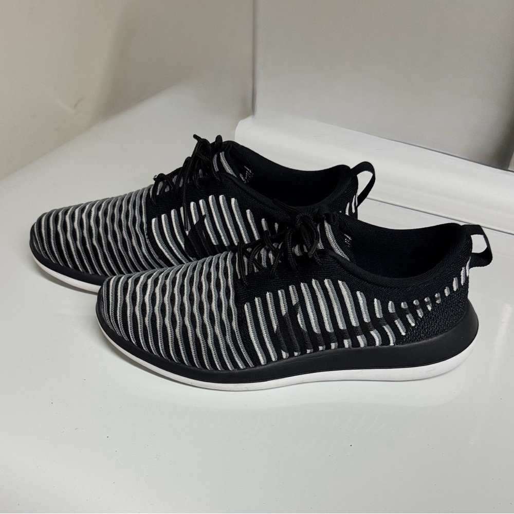 Nike Black and White Athletic Shoes